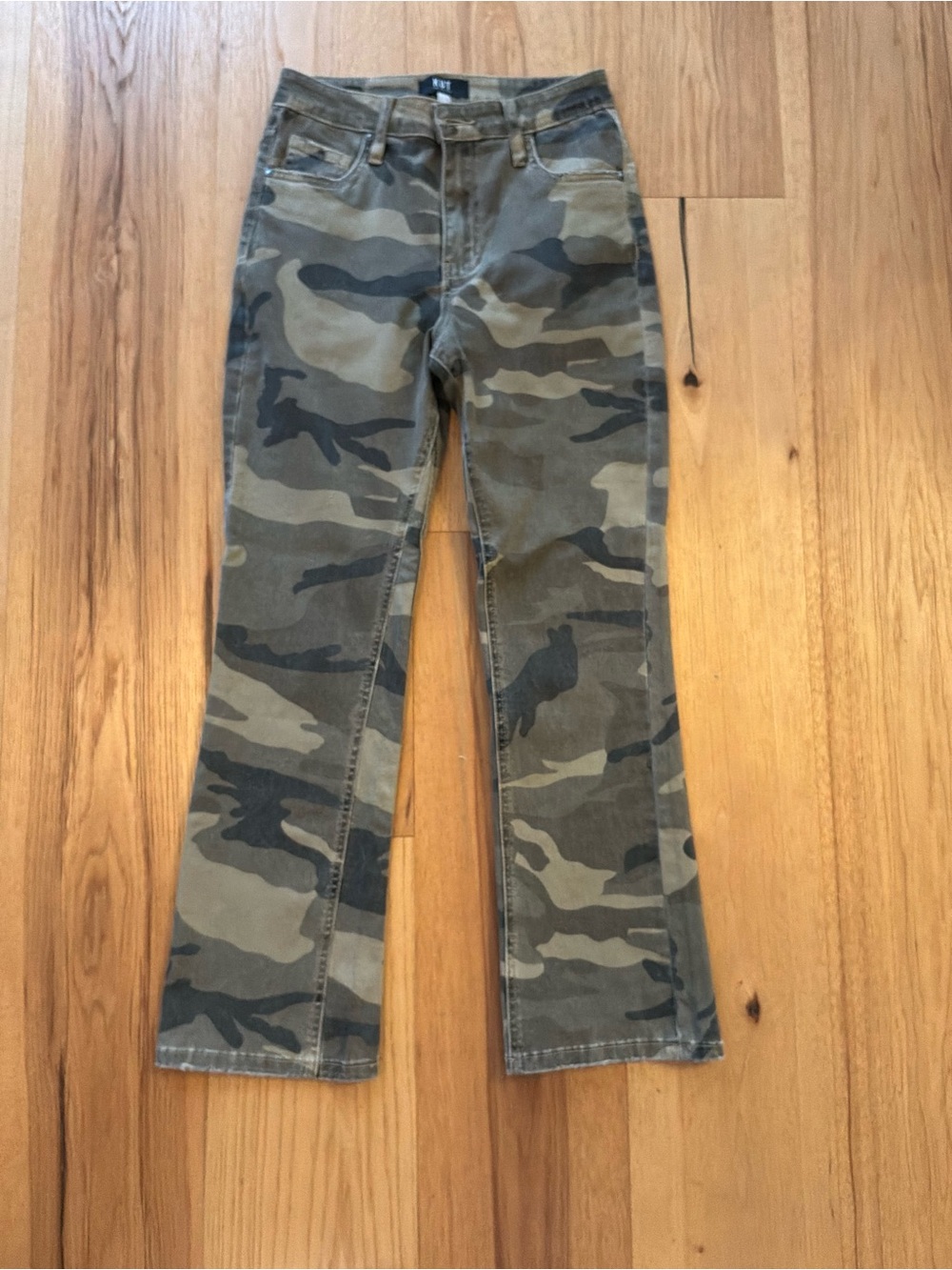 NWOT, Kut from Kluth “Kelsey” Camo Ankle Flare Jean, Size 00